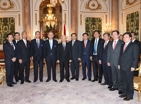 Tổng bí thư Nguyễn Phú Trọng và Đoàn đại biểu cấp cao nước ta với các đại diện doanh nghiệp lớn của Nhật Bản Ảnh: Trí Dũng