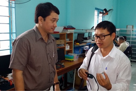 TS. Nguyễn Bá Hải trao đổi với ông Đào Ngọc Chiến, Phó Vụ trưởng Vụ Công nghệ cao, Bộ KHCN.