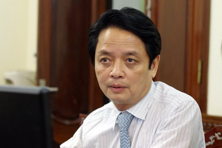 TS Nguyễn Đức Hưởng , Phó chủ tịch thường trực Hội đồng quản trị Ngân hàng Liên Việt đang giao lưu cùng bạn đọc
