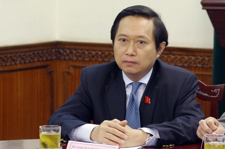 ĐBQH Nguyễn Quốc Bình, TGĐ Công ty Trách nhiệm một thành viên Hanel đang giao lưu cùng bạn đọc