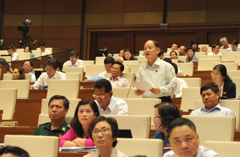 ĐBQH Huỳnh Nghĩa (Đà Nẵng) phát biểu tại Kỳ họp