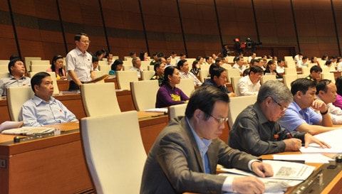 ĐBQH thảo luận tại Hội trường Ảnh: Q. Khánh