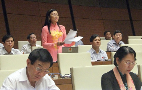 ĐBQH Lê Minh Hiền (Khánh Hòa) phát biểu tại Hội trường Ảnh: Khánh Duy ĐBQH Lê Minh Hiền (Khánh Hòa) phát biểu tại Hội trường Ảnh: Khánh Duy