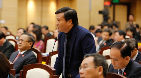 Đại biểu HĐND TP chất vấn tại Kỳ họp Ảnh: Nguyên Nhung