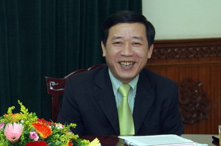 Bác sỹ Nguyễn Đức Vinh - Phó vụ trưởng Vụ Sức khỏe bà mẹ - trẻ em, Bộ Y tế đang giao lưu cùng bạn đọc Ảnh: Duy Thông