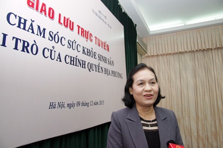 ĐBQH Nguyễn Thị Khá đang giao lưu cùng bạn đọc Ảnh: Duy Thông