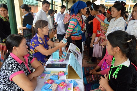 Tư vấn chăm sóc SKSS tại vùng cao Nguồn: ITN