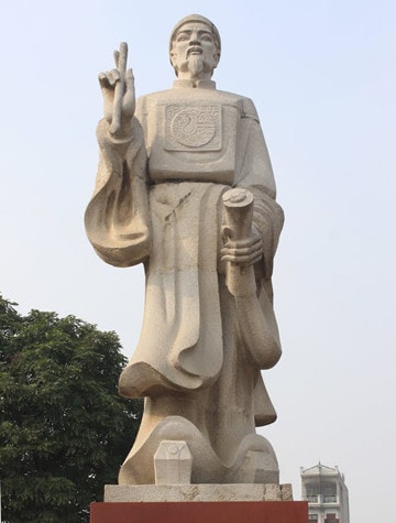 Tượng đài Nguyễn Trãi tại Công viên Hà Đông, Hà Nội