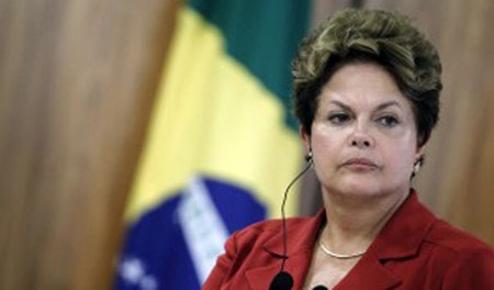 Tổng thống Brazil Rousseff đối mặt với nguy cơ mất ghế