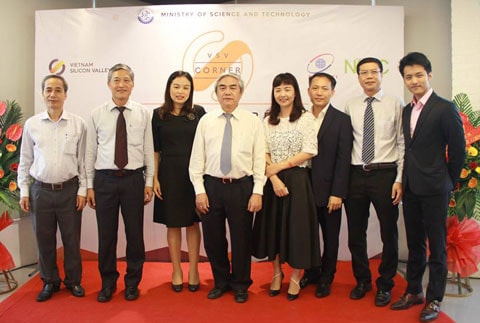 Bộ trưởng Bộ KHCN Nguyễn Quân với Ban chủ nhiệm Đề án Vietnam Silicon Valley