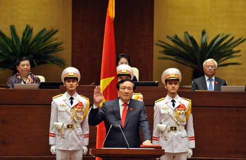 Chánh án Tòa án nhân dân tối cao Nguyễn Hòa Bình tuyên thệ Ảnh: Quang Khánh