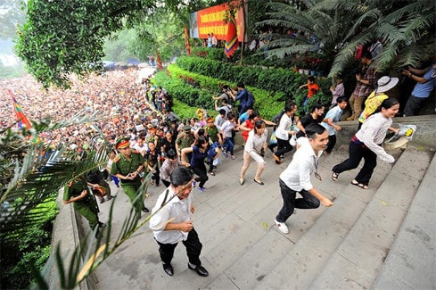 Khoảng 2 triệu người đổ về đền Hùng làm lễ dâng hương ảnh 7
