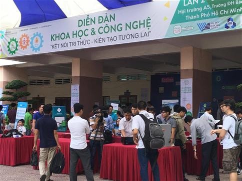 Không khí Diễn đàn sôi nổi Ảnh: Thanh Bình