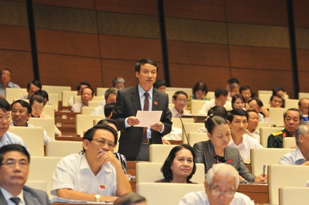 ĐBQH Bùi Văn Xuyền (Thái Bình) thảo luận tại Hội trường Ảnh: Lâm Hiển