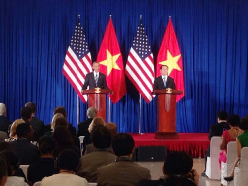 Thiếu nhi Thủ đô Hà Nội tặng hoa chào mừng Tổng thống Hoa Kỳ Barack Obama Nguồn: TTXVN Chủ tịch nước Trần Đại Quang và Tổng thống Mỹ Barack Obama tại cuộc họp báo Nguồn: vnexpress