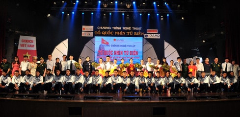 Xúc động chương trình nghệ thuật “Tổ quốc nhìn từ biển” ảnh 12