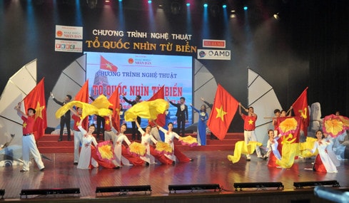 Xúc động chương trình nghệ thuật “Tổ quốc nhìn từ biển” ảnh 14