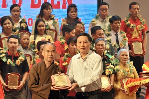 Xúc động chương trình nghệ thuật “Tổ quốc nhìn từ biển” ảnh 8