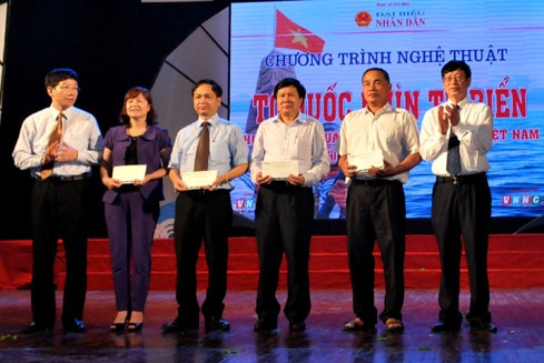 Xúc động chương trình nghệ thuật “Tổ quốc nhìn từ biển” ảnh 11