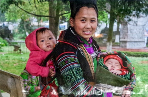 Trái tim yêu thương với hàng nghìn lời bức hỉnh nhắn gửi yêu thương của mọi người tới gia đình mình. Những ngôi sao hạnh phúc Hạnh phúc Ông kể cho cháu nghe những câu chuyện xưa, từ đấu tranh gìn giữ non sông đến dựng xây quê hương đất nước, để hôm nay các cháu có được cuộc sống bình yên hạnh phúc Tình mẫu tử Ai chẳng muốn gần gia đình người thân, nhưng nhiệm vu chúng tôi phải đi xa hơn... Gia đình chính là yêu thương, là nơi chia sẻ ngọt ngào Theo cha ra đồng Lời ru trên nương