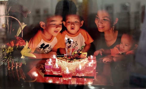 Trái tim yêu thương với hàng nghìn lời bức hỉnh nhắn gửi yêu thương của mọi người tới gia đình mình. Những ngôi sao hạnh phúc Hạnh phúc Ông kể cho cháu nghe những câu chuyện xưa, từ đấu tranh gìn giữ non sông đến dựng xây quê hương đất nước, để hôm nay các cháu có được cuộc sống bình yên hạnh phúc Tình mẫu tử Ai chẳng muốn gần gia đình người thân, nhưng nhiệm vu chúng tôi phải đi xa hơn... Gia đình chính là yêu thương, là nơi chia sẻ ngọt ngào Theo cha ra đồng Lời ru trên nương