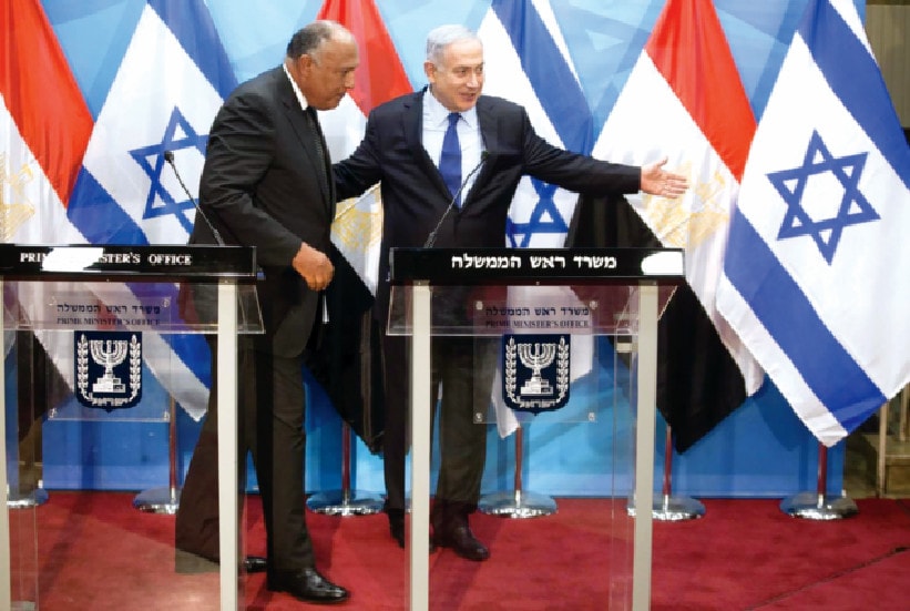 Thủ tướng Israel Netanyahu và Ngoại trưởng Ai Cập Sameh Shoukry Nguồn: AP