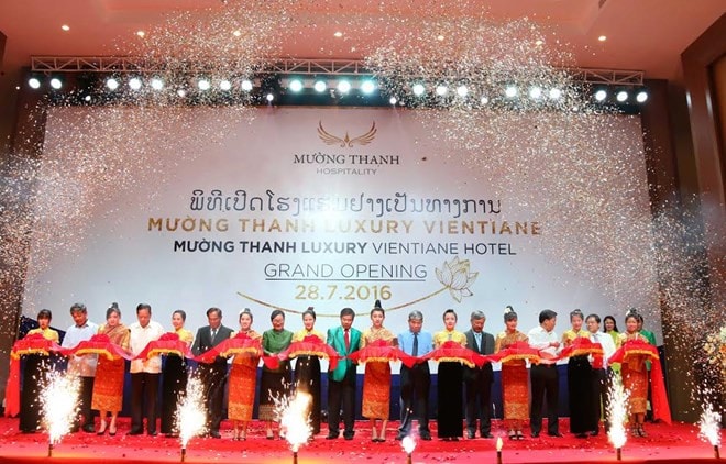 Quang cảnh lễ cắt băng khai trương Khách sạn Mường Thanh Luxury Vientiane Nguồn: vietnam+