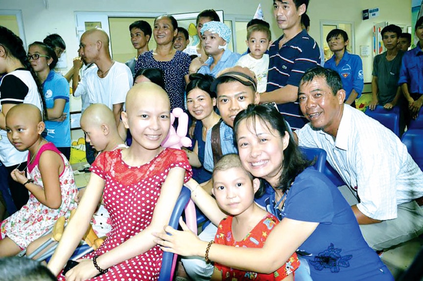 Cô giáo Trần Thị Nhung và các bệnh nhân ung thư viện K2, Hà Nội