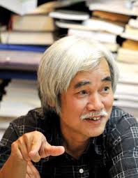 “Nhiều ý kiến trong Diễn đàn nêu ra các giá trị trội của con người Việt Nam nhưng phải tư duy khách quan, không tuyệt đối hóa giá trị nào. Lòng yêu nước, tinh thần đoàn kết, cần cù lao động… có ở mọi quốc gia chứ không riêng Việt Nam. Có điều vì nước ta gặp chiến tranh, thiên tai liên miên nên các giá trị đó được huy động nhiều hơn, trở thành đặc tính trội hơn. Ca dao, dân ca cũng nhấn mạnh các giá trị đó, chẳng hạn: “Khôn ngoan đá đáp người ngoài/Gà cùng một mẹ chớ hoài đá nhau”, rồi “Bầu ơi thương lấy bí cùng/Tuy rằng khác giống nhưng chung một giàn”… nhưng phải nhấn mạnh đó là sự khúc xạ giá trị nhân loại thành đặc trưng văn hóa Việt Nam”. Nhà phê bình Phạm Xuân Nguyên