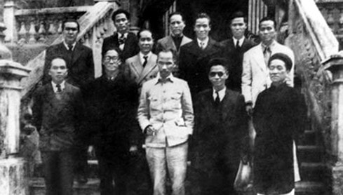 Chính phủ lâm thời Việt Nam Dân chủ Cộng hoà ra mắt tháng 8.1945. Ảnh: Tư liệu