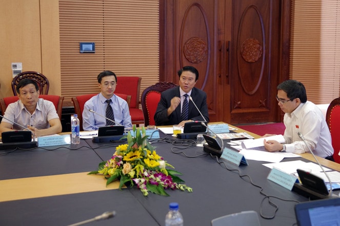 PGS.TS. Trần Đình Hà - Phó Giám đốc Trung tâm Y học Hạt nhân và Ung bướu, BV Bạch Mai, Bộ Y tế trao đổi tại Tọa đàm