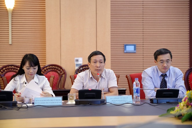 Bác sĩ Chuyên khoa I Phạm Văn Thoãn - Trưởng khoa Kiểm định Phóng xạ,Viện U Bướu Quân đội, Cục Quân y trao đổi tại Tọa đàm