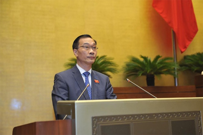 Chủ nhiệm Ủy ban Kinh tế Vũ Hồng Thanh trình bày báo cáo tiếp thu, chỉnh lý, giải trình dự án Luật Đấu giá tài sản