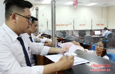Đăng ký kê khai nộp thuế ở Chi cục thuế Vinh, tỉnh Nghệ An. (Ảnh nguồn: baonghean.vn)