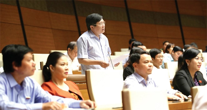 ĐBQH Cao Đình Thưởng (Phú Thọ) phát biểu tại hội trường (Ảnh: Quang Khánh)