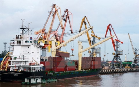 Tàu container cập cảng tại Hải Phòng. (Ảnh TTXVN)