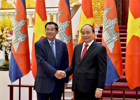 Sau lễ đón chính thức được tổ chức trọng thể tại Phủ Chủ tịch, Thủ tướng Nguyễn Xuân Phúc và Thủ tướng Hun Sen đã có buổi hội đàm (Nguồn VGP)