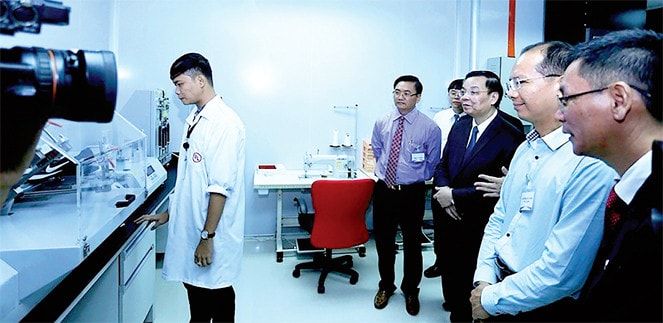 Bộ trưởng Bộ KH - CN Chu Ngọc Anh thăm Trung tâm kỹ thuật tiêu chuẩn đo lường 3 TP Hồ Chí Minh Ảnh: Chí Tuấn