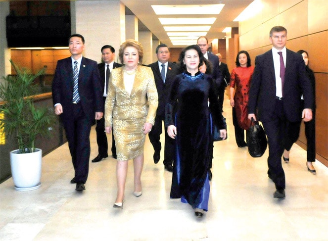 Chủ tịch QH Nguyễn Thị Kim Ngân và Chủ tịch Hội đồng Liên bang Nga V. I. Matvienko tham dự tọa đàm Ảnh: L. Hiển