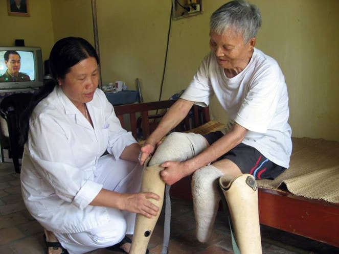 Cô Xuân thường xuyên chăm sóc các bệnh nhân