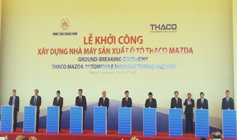 Thủ tướng Nguyễn Xuân Phúc và các đại biểu bấm nút khởi công xây dựng Nhà máy Sản xuất ô tô THACO - Mazda thứ hai