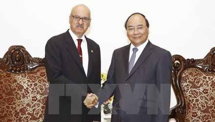 Thủ tướng Nguyễn Xuân Phúc tiếp ông Suleiman Jasir Al-Herbish, Tổng giám đốc Quỹ Phát triển Quốc tế của các nước xuất khẩu dầu mỏ (OFID). (Ảnh: Thống Nhất/TTXVN)