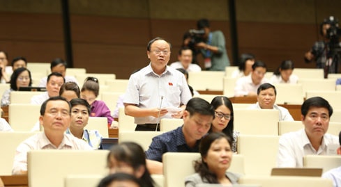 ĐBQH Giàng A Chu (Yên Bái) phát biểu tại hội trường