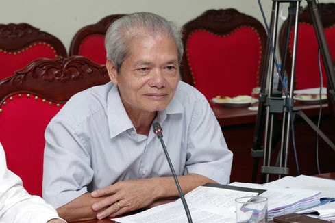 Ông Tống Văn Nga, nguyên Thứ trưởng Bộ Xây dựng – Chủ tịch Hội VLXD Việt Nam phát biểu tại Tọa đàm