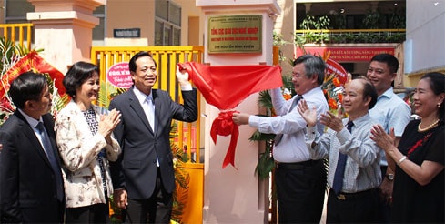 Bộ trưởng Đào Ngọc Dung và các đồng chí Lãnh đạo khai trương biển tên mới của Tổng cục Giáo dục nghề nghiệp