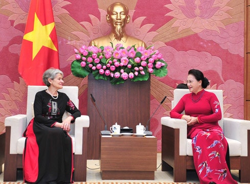 Chủ tịch Quốc hội Nguyễn Thị Kim Ngân nhấn mạnh chuyến thăm và làm việc tại Việt Nam của Tổng giám đốc UNESCO Irina Bokova có ý nghĩa quan trọng nhằm thúc đẩy quan hệ đôi bên.