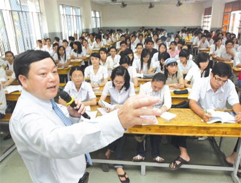 Sinh viên ngành quản trị kinh doanh Trường ĐH Kinh tế TP Hồ Chí Minh trong một buổi học Ảnh: Như Hùng