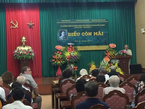 Đại tá Nguyễn Anh Tường, con trai Thiếu tướng Nguyễn Chánh chia sẻ những kỷ niệm về cha mình tại Lễ tưởng niệm Ảnh: Hương Sen