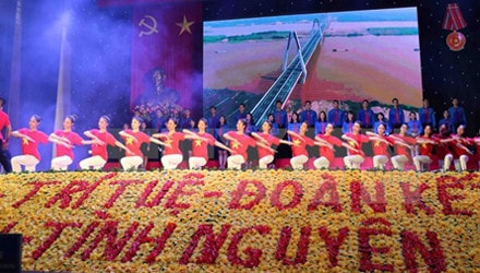 Văn nghệ chào mừng Đại hội. (Ảnh: Thành Đạt/TTXVN)