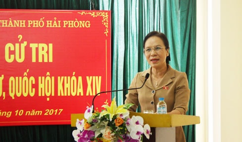 Phó Bí thư Thành ủy, Trưởng đoàn ĐBQH TP Hải Phòng Nguyễn Thị Nghĩa phát biểu tại cuộc tiếp xúc cử tri